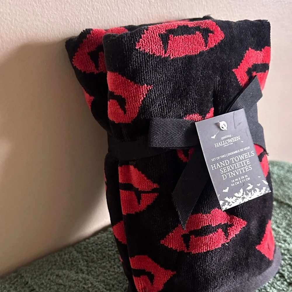 Envogue Hand Towels Halloween Dracula Black & Red Lips 👄 Set of 2 NEW!